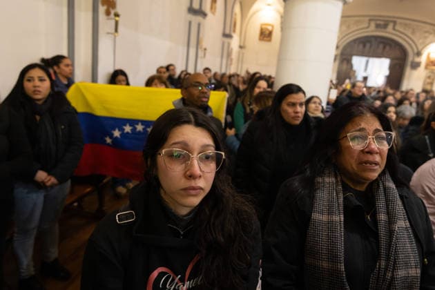 June 26, 2026, Buenos Aires, Buenos Aires, Argentina: Members of the Venezuelan community in Argentina attend a Mass to pray for the victims of the earthquake. Buenos Aires Argentina  - ZUMAp265 20260626_zip_p265_004 Copyright: xDelfinaxCorberaxPix