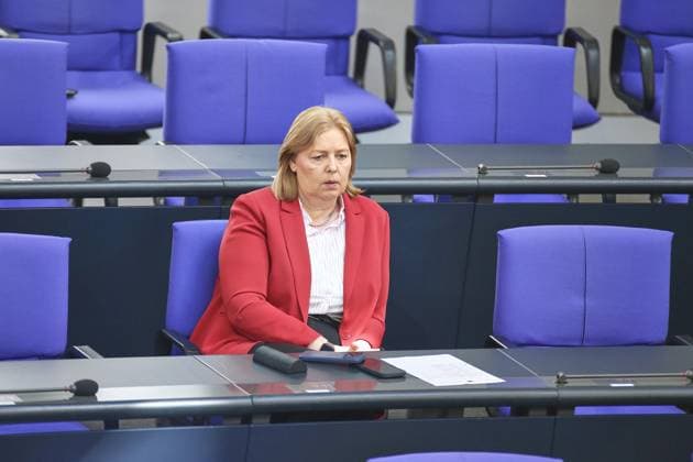 Berlin, Deutschland, 26.06.2026: Deutscher Bundestag: 87. Bundestagssitzung: Bundesministerin für Arbeit und Soziales Bärbel Bas (SPD) *** Berlin, Germany, June 26, 2026 German Bundestag 87th Session of the Bundestag Federal Minister of Labor and Social Affairs Bärbel Bas, SPD Copyright: xdtsxNachrichtenagenturx dts_125393