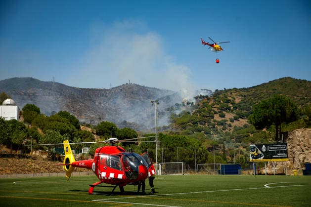 Four municipalities placed under lockdown due to the wildfire between Tiana and Montgat, Barcelona. Helicopters at the scene of a wildfire on June 26, 2026, in Tiana, Barcelona, Catalonia, Spain. The Generalitat’s Fire Department received the alert at 10:45 a.m. and is working with 16 ground crews and 6 aerial crews, covering an area of approximately 60 hectares, prioritizing water drops from aerial resources. The Generalitat has ordered the lockdown of Sant Fost de Campsentelles, Martorelles, Santa Maria Martorelles, and Tiana, Barcelona, the Colònia Bosc residential development, and the Alberg la Conreria. JUNE 26, 2026 FOREST FIRE Kike Rincó Tiana, Barcelona, Catalonia Tiana, Barcelona, Catalonia, Spain  Copyright: xKikexRinconx 7624911