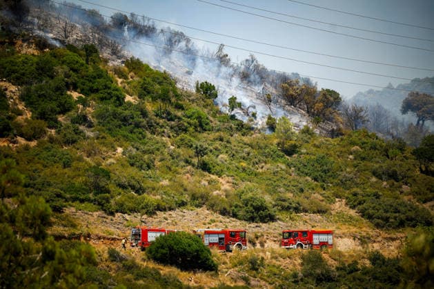 Four municipalities on lockdown due to the wildfire between Tiana and Montgat, Barcelona. Fire trucks at the scene of a wildfire on June 26, 2026, in Tiana, Barcelona, Catalonia, Spain. The Generalitat’s fire department received the alert at 10:45 a.m. and is working with 16 ground crews and 6 aerial units, covering an area of about 60 hectares, prioritizing the deployment of aerial resources. The Generalitat has ordered the lockdown of Sant Fost de Campsentelles, Martorelles, Santa Maria Martorelles, and Tiana, Barcelona, the Colònia Bosc residential development, and the Alberg la Conreria. JUNE 26, 2026 FOREST FIRE Kike Rincó Tiana, Barcelona, Catalonia Tiana, Barcelona, Catalonia, Spain  Copyright: xKikexRinconx 7624918