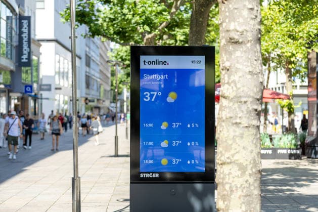 Hitze-Rekord in Stuttgart: DWD warnt vor Hitze, Der Deutsche Wetterdienst (DWD) hat eine amtliche Warnung vor extremer Hitze für Stuttgart herausgegeben. Im dicht bebauten Stadtgebiet droht aufgrund verringerter nächtlicher Abkühlung eine extreme Wärmebelastung mit historischen Höchstwerten von örtlich bis zu 40 Grad. Stuttgart Baden Württemberg Deutschland *** Record Heat in Stuttgart: DWD Issues Heat Warning, The German Weather Service (DWD) has issued an official warning of extreme heat for Stuttgart. In the densely built-up urban area, reduced nighttime cooling poses a risk of extreme heat stress, with local temperatures reaching historic highs of up to 40 degrees. Stuttgart, Baden-Württemberg, Germany
