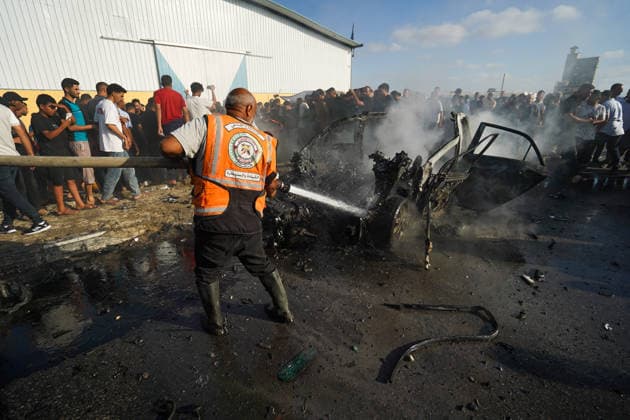 Israeli attacks continue on Gaza despite ceasefire GAZA CITY, GAZA, PALESTINE - JUNE 26: A view of a burned-out vehicle on Salah al-Din Street in central Gaza, Palestine following an Israeli strike on June 26, 2026. Three Palestinians were killed after Israeli forces targeted a civilian vehicle in an attack described as a violation of the ceasefire. The vehicle caught fire as a result of the strike, while medical, civil defense and firefighting teams were dispatched to the area. Adam Bilal Anadolu Gaza City Gaza. Editorial use only. Please get in touch for any other usage.  Copyright: x2026xAnadoluxAdamxBilalx