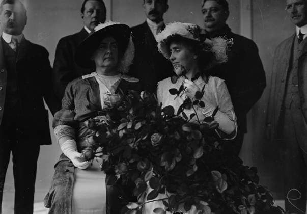 RECORD DATE NOT STATED Helen Keller (right) with her teacher Anne Sullivan Helen Keller (right) with her teacher Anne Sullivan, 1925. Helen Adams Keller (1880 ? 1968) was an American author, political activist, and lecturer. She was the first deaf-blind person to earn a bachelor of arts degree. Johanna Anne Sullivan Macy (1866 ? 1936), better known as Anne Sullivan, was an American teacher, best known for being the instructor and lifelong companion of Helen Keller Editorial use only. All other uses to be cleared with the copyright owner (World History Archive), in advance., WHA_114_0225.jpg, Helen Keller; Anne Sullivan; 1925; American author; political activist; lecturer; deaf-blind; bachelor of arts degree; Johanna Anne Sullivan Macy; teac Copyright: xx