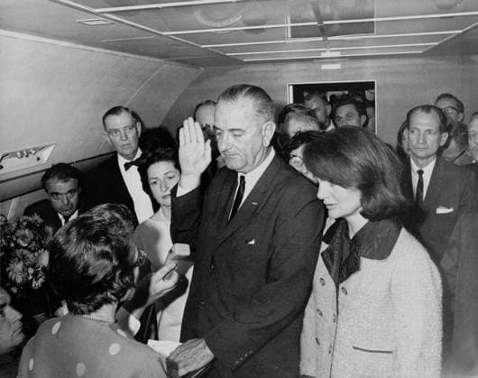 RECORD DATE NOT STATED inauguration of Lyndon B. Johnson as President, 1963, after the assassination of President John F. Kennedy inauguration of Lyndon B. Johnson as President of the United States; November 22, 1963; aboard Air Force One at Love Field. This followed the assassination of President John F. Kennedy, earlier that day. Lyndon B. Johnson taking the oath of office on Air Force One following the assassination of John F. Kennedy, Dallas, Texas. Judge Sarah T. Hughes administered the oath as Jacqueline Kennedy looked on. Editorial use only. All other uses to be cleared with the copyright owner (World History Archive), in advance., WHA_114_0499.jpg, Inauguration; Lyndon B. Johnson; President of the United States; November 22, 1963; A Copyright: xx