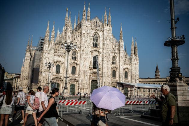 June 26, 2026, Milan, Mi, Italy: Extreme heat, very high temperatures in the city. Piazza Duomo area. June 26, 2026, Milan Milan Italy  - ZUMAa289 20260626_zia_a289_077 Copyright: xNicolaxMarfisix xAgfx