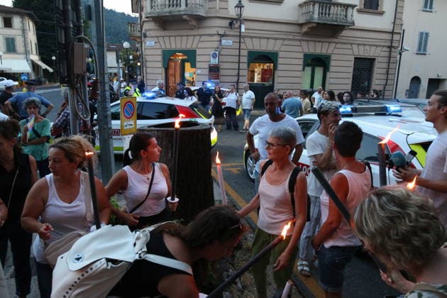 RECORD DATE NOT STATED IPA86100851 - Start of the torchlight procession to commemorate the victims of the double homicide in Camaiore. Leading the procession is Camaiore Mayor Marcello Pierucci  Copyright: xx xx 86100851.jpeg