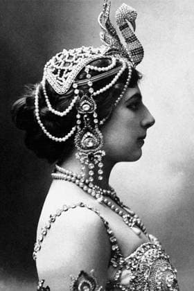 RECORD DATE NOT STATED Mata Hari, convicted of being a spy for Germany during World War I (Margaretha Geertruida Margreet MacLeod) Mata Hari (1876 - 15 October 1917), a Dutch exotic dancer and courtesan, convicted of being a spy for Germany during World War I. Executed by firing squad in France. Editorial use only. All other uses to be cleared with the copyright owner (World History Archive), in advance., WHA_116_0039.jpg, Mata Hari; Margaretha Geertruida MacLeod; Margreet MacLeod; Dutch exotic dancer; courtesan; spy; Germany; World War I; executed; firing squad; France; espionage; female spy; Mata Hari execution; Mata Hari biography; Mata Hari history; Mata Hari photos; Mata Hari images; Mata Hari death; Mata Hari trial; Mata Hari espion Copyright: xx