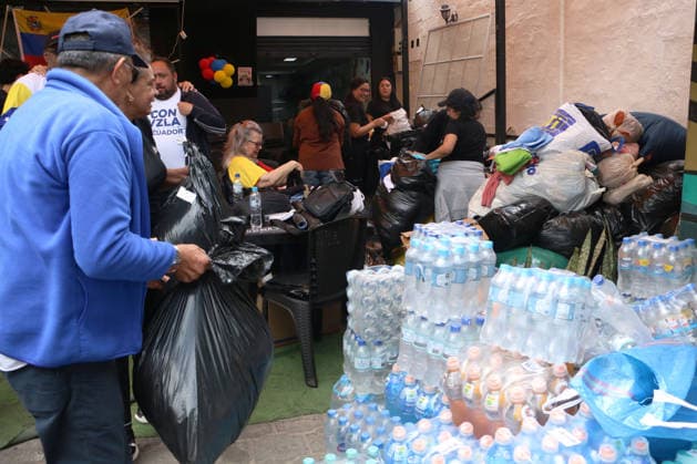 HUMANITARIAN AID COLLECTION CENTER FOR VENEZUELA Quito, Friday, June 26, 2026 Humanitarian aid collection center for the victims of the earthquakes in Venezuela, at the Cachapas el Félix restaurant, Dozens of Venezuelans and Ecuadorians came to drop off their donations. Photos: API, Rolando Enriquez, Quito, Pichincha, Ecuador. DIS CENTROACOPIOAYUDAAVENEZUELA 1bc1955a80eaf4c8a761b36d3b1c76b7 Copyright: xROLANDO-ENRIQUEZx