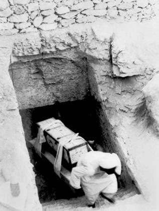 RECORD DATE NOT STATED (left) Howard Carter and his team take artefacts out of the tomb of Tutankhamen. 1922. (left) Howard Carter (1874 ? 1939) the British archaeologist and his team take artefacts out of the intact tomb (designated KV62) of the 18th Dynasty Pharaoh, Tutankhamen (colloquially known as King Tut and the boy king ), in November 1922. Editorial use only. All other uses to be cleared with the copyright owner (World History Archive), in advance., WHA_116_0707.jpg, Howard Carter; British archaeologist; Tutankhamen; King Tut; boy king; KV62; intact tomb; artefacts; 18th Dynasty; November 1922; excavation; discovery; ancient Egypt; Valley of the Kings; historical; archaeology; treasures; mummy; sarcophagus; golden mask; excavati Copyright: xx