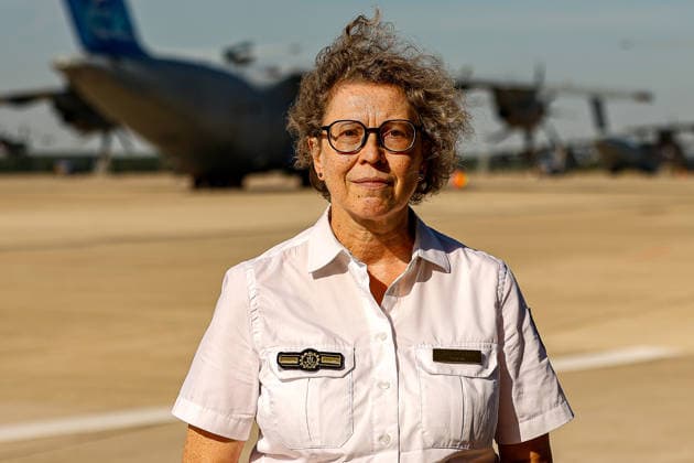 Bundeswehr fliegt mit drei A400M 76 THW-Helfer, 10 Ärzte mit 4 A400M, 29 Tonnen Hilfsgüter ins Erdbebengebiet in Venezuela Sabine Lackner ist seit dem 1. Juli 2023 Präsidentin der Bundesanstalt Technisches Hilfswerk. Sie veranschiedet auf dem Fliegerhorst Wunstorf die Helfer, die ins Erdbebengebiet in Venuzuela fliegen. Wunstorf Fliegerhorst Wunstorf, LTG 62 Niedersachsen, Region Hannover Germany *** The Bundeswehr is flying 76 THW aid workers and 10 doctors to the earthquake-stricken area in Venezuela on four A400M aircraft, 29 metric tons of relief supplies to the earthquake-stricken area in Venezuela. Sabine Lackner has been President of the Federal Agency for Technical Relief (THW) since July 1, 2023. She bid farewell to the relief w
