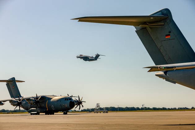 Bundeswehr fliegt mit drei A400M 76 THW-Helfer, 10 Ärzte mit 4 A400M, 29 Tonnen Hilfsgüter ins Erdbebengebiet in Venezuela Ein A400M ist gestartet. Wunstorf Fliegerhorst Wunstorf, LTG 62 Niedersachsen, Region Hannover Germany *** The Bundeswehr is flying 76 THW aid workers and 10 doctors to the earthquake-stricken area in Venezuela on three A400Ms, 29 metric tons of relief supplies to the earthquake-stricken area in Venezuela. One A400M has taken off from Wunstorf Air Base, LTG 62 Lower Saxony, Hanover region, Germany