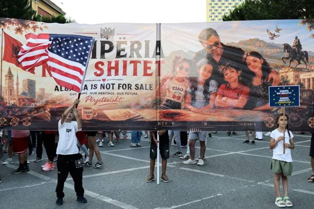 Anti-Kushner Protest Continues-Day 27 TIRANA, ALBANIA JUNE 26, 2026: Protesters gathered in central Tirana during the twenty-seventh consecutive day of demonstrations against a proposed luxury tourism development project linked to Jared Kushner. As the movement entered its fourth week, participants continued daily marches and rallies outside the Prime Minister™s Office, combining political demands with environmental concerns over the proposed development. Tirana Albania Copyright: x xVlasovxSulajx xJNAxPressx
