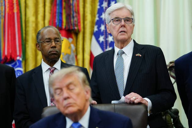 June 26, 2026, Washington, District Of Columbia, USA: Ben Carson, national advisor for nutrition, health, and housing at the United States Department of Agriculture (USDA), from left, Dan Patrick, lieutenant governor of Texas, and US President Donald J Trump in the Oval Office of the White House in Washington, DC, USA, on Friday, June 26, 2026. President Donald Trump is speaking on the report released by the White House Religious Liberty Commission, which was established by executive order last year Washington USA - ZUMAs152 20260626_faa_s152_086 Copyright: xAaronxSchwartzx-xPoolxviaxCNPx