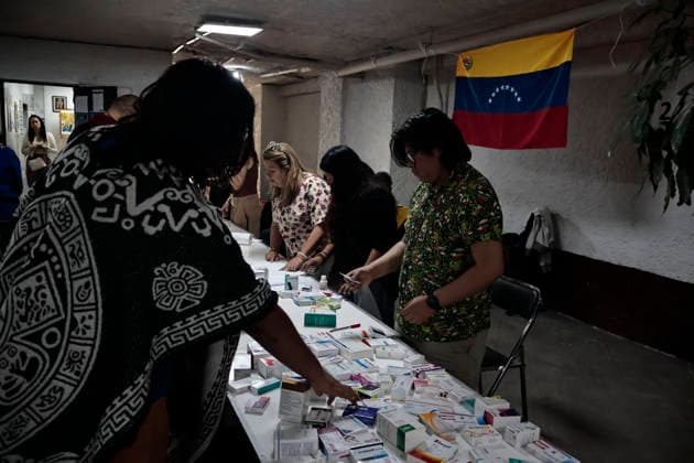 June 26, 2026, Mexico City, Cdmx, Mexico: In response to earthquakes that have caused material losses and casualties in Venezuela, the country s embassy in Mexico City opened its doors as a collection center. It is accepting humanitarian aid brought by Mexicans, foreign nationals, and Venezuelans living in Mexico to provide support during this time. On the first day of accepting itemsâ€including medicines, non-perishable food, water, and hygiene productsâ€dozens of Venezuelans working as app-based delivery drivers arrived at the embassy. Carrying flags and singing their national anthem, they brought supplies needed by their relatives and fellow citizens. Many stated that while their people endure this crisis caused by natural di - ZUMAp204 20260626_zip_p204_009 Copyright: xJosuexPerezx