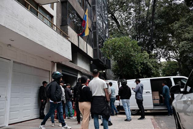 June 26, 2026, Mexico City, Cdmx, Mexico: In response to earthquakes that have caused material losses and casualties in Venezuela, the country s embassy in Mexico City opened its doors as a collection center. It is accepting humanitarian aid brought by Mexicans, foreign nationals, and Venezuelans living in Mexico to provide support during this time. On the first day of accepting itemsâ€including medicines, non-perishable food, water, and hygiene productsâ€dozens of Venezuelans working as app-based delivery drivers arrived at the embassy. Carrying flags and singing their national anthem, they brought supplies needed by their relatives and fellow citizens. Many stated that while their people endure this crisis caused by natural di - ZUMAp204 20260626_zip_p204_054 Copyright: xJosuexPerezx