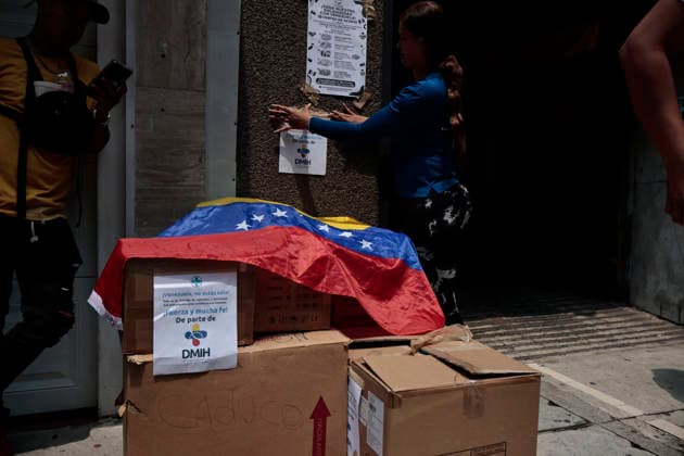 June 26, 2026, Mexico City, Cdmx, Mexico: In response to earthquakes that have caused material losses and casualties in Venezuela, the country s embassy in Mexico City opened its doors as a collection center. It is accepting humanitarian aid brought by Mexicans, foreign nationals, and Venezuelans living in Mexico to provide support during this time. On the first day of accepting itemsâ€including medicines, non-perishable food, water, and hygiene productsâ€dozens of Venezuelans working as app-based delivery drivers arrived at the embassy. Carrying flags and singing their national anthem, they brought supplies needed by their relatives and fellow citizens. Many stated that while their people endure this crisis caused by natural di - ZUMAp204 20260626_zip_p204_052 Copyright: xJosuexPerezx