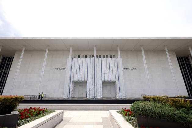 June 26, 2026, Washington, District Of Columbia, USA: A tarp covers the sign on the front of the JOHN F. KENNEDY CENTER FOR THE PERFORMING ARTS, following an order to remove President Donald Trump s name from the building. Washington USA  - ZUMAg247 20260626_znp_g247_008 Copyright: xGagexSkidmorex