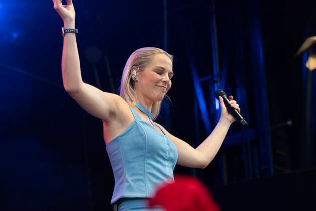 June 26, 2026, Klosters Serneus, Bündelti School, Gatschiefer Openair, Linda Fäh Klosters Serneus Bündelti School Graubünden Switzerland Copyright: xJustPictures.ch AlexanderxRaemyx jp-de-AlRa-DSC08993