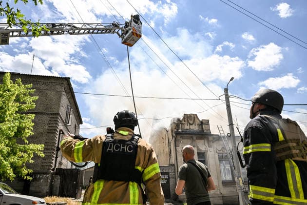 Russian occupiers attack Zaporizhzhia with ballistic missiles Rescuers from the State Emergency Service use an aerial work platform to extinguish a massive fire on the roof of a one-storey building that was partially destroyed by a Russian attack, Zaporizhzhia, Ukraine, June 26, 2026. In the afternoon, Russian forces launched two ballistic missiles at the city centre. The attack partially destroyed a one-storey office building, damaged warehouses, shattered windows and damaged the facades and roofs of nearby residential buildings, and set four cars on fire. At least 15 people were injured, including a nine-year-old child., Credit:Dmytro Smolienko Ukrinform Avalon Ukraine, Zaporizhzhia  Copyright: xDmytroxSmolienkox xUkrinformx xAvalonx 1112721269