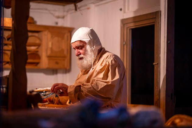 26.06.2026, Frundsbergfest Mindelheim 2026, ein bekanntes Historisches-Fest im Unterallgäu mit tausenden Mitwirkenden. Die Kreisstadt Mindelheim kehrt für eine Woche ins Mittelalter zurück und feiert ihre historische Geschichte. Am ersten Freitag ist Stimmungsvolles Altstadtfest und Lagerleben in den Gassen und Strassen der Innenstadt angesagt. Hier die Zunftstrasse mit dem Weber. 26.06.2026, Frundsbergfest Mindelheim 2026 26.06.2026, Frundsbergfest Mindelheim 2026 *** June 26, 2026, Frundsbergfest Mindelheim 2026, a well-known historical festival in the Unterallgäu region with thousands of participants. The county seat of Mindelheim returns to the Middle Ages for a week to celebrate its rich history. On the first Friday, the old town