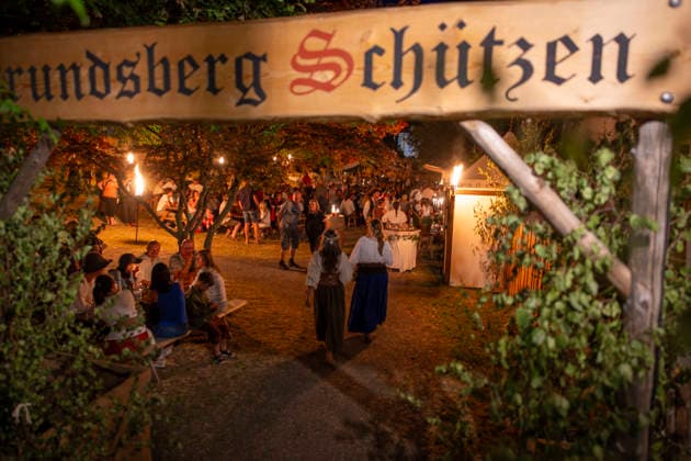 26.06.2026, Frundsbergfest Mindelheim 2026, ein bekanntes Historisches-Fest im Unterallgäu mit tausenden Mitwirkenden. Die Kreisstadt Mindelheim kehrt für eine Woche ins Mittelalter zurück und feiert ihre historische Geschichte. Am ersten Freitag ist Stimmungsvolles Altstadtfest und Lagerleben in den Gassen und Strassen der Innenstadt angesagt. 26.06.2026, Frundsbergfest Mindelheim 2026 26.06.2026, Frundsbergfest Mindelheim 2026 *** June 26, 2026, Frundsbergfest Mindelheim 2026, a well-known historical festival in the Unterallgäu region with thousands of participants. The county seat of Mindelheim returns to the Middle Ages for a week to celebrate its rich history. On the first Friday, visitors can enjoy an atmospheric Old Town festiv