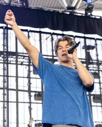 June 26, 2026, Milwaukee, Wisconsin, U.S: Musician ALEX SAMPSON during the Summerfest Music Festival in Milwaukee, Wisconsin Milwaukee U.S  - ZUMAs135 20260626_zap_s135_015 Copyright: xDanielxDeSloverx