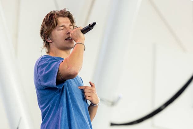 June 26, 2026, Milwaukee, Wisconsin, U.S: Musician ALEX SAMPSON during the Summerfest Music Festival in Milwaukee, Wisconsin Milwaukee U.S  - ZUMAs135 20260626_zap_s135_010 Copyright: xDanielxDeSloverx