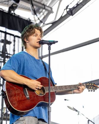 June 26, 2026, Milwaukee, Wisconsin, U.S: Musician ALEX SAMPSON during the Summerfest Music Festival in Milwaukee, Wisconsin Milwaukee U.S  - ZUMAs135 20260626_zap_s135_019 Copyright: xDanielxDeSloverx
