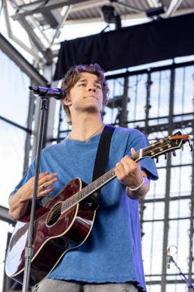 June 26, 2026, Milwaukee, Wisconsin, U.S: Musician ALEX SAMPSON during the Summerfest Music Festival in Milwaukee, Wisconsin Milwaukee U.S  - ZUMAs135 20260626_zap_s135_021 Copyright: xDanielxDeSloverx