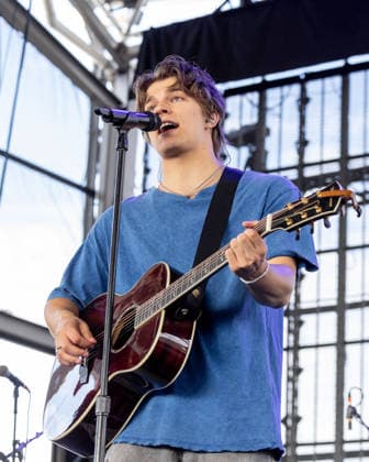 June 26, 2026, Milwaukee, Wisconsin, U.S: Musician ALEX SAMPSON during the Summerfest Music Festival in Milwaukee, Wisconsin Milwaukee U.S  - ZUMAs135 20260626_zap_s135_022 Copyright: xDanielxDeSloverx
