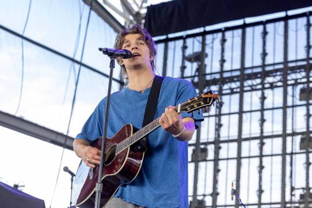 June 26, 2026, Milwaukee, Wisconsin, U.S: Musician ALEX SAMPSON during the Summerfest Music Festival in Milwaukee, Wisconsin Milwaukee U.S  - ZUMAs135 20260626_zap_s135_025 Copyright: xDanielxDeSloverx