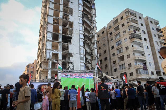 Palestinians watch the Iran-Egypt match on giant screens set up amid the rubble GAZA CITY, GAZA, PALESTINE - JUNE 27: Palestinians holding flags gather to watch the 2026 FIFA World Cup First Stage Group G match between Egypt and Iran on a giant screen set up among the rubble of destroyed buildings despite Israel s ongoing attacks in Gaza City, Gaza, Palestine, on June 27, 2026. Abdalhkem Abu Riash Anadolu Gaza City Gaza. Editorial use only. Please get in touch for any other usage.  Copyright: x2026xAnadoluxAbdalhkemxAbuxRiashx