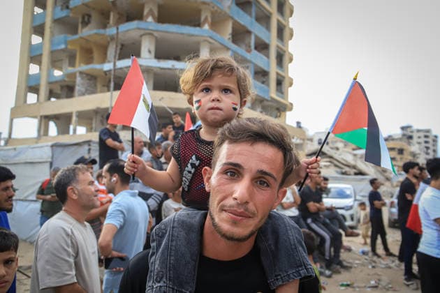 Palestinians watch the Iran-Egypt match on giant screens set up amid the rubble GAZA CITY, GAZA, PALESTINE - JUNE 27: Palestinians holding flags gather to watch the 2026 FIFA World Cup First Stage Group G match between Egypt and Iran on a giant screen set up among the rubble of destroyed buildings despite Israel s ongoing attacks in Gaza City, Gaza, Palestine, on June 27, 2026. Abdalhkem Abu Riash Anadolu Gaza City Gaza. Editorial use only. Please get in touch for any other usage.  Copyright: x2026xAnadoluxAbdalhkemxAbuxRiashx