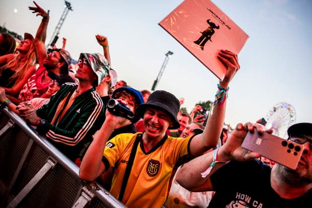 Jamiroquai live at Tinderbox 2026 Odense, Denmark. 26th, June 2026. Concert goers seen at a live concert with the British funk and pop band Jamiroquai during the Danish music festival Tinderbox 2026 in Odense. Denmark, Odense  Copyright: xGonzalesxPhoto LassexLagonix