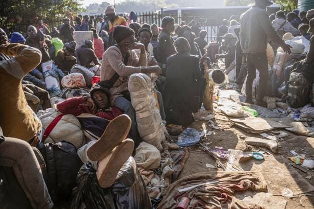 Undocumented Malawian migrants are being evacuated from South Africa KWAZULU-NATAL, SOUTH AFRICA - JUNE 26: Men are seen with their loads as thousands of Malawian migrants were put on buses to return to their home country following a rise in xenophobic attacks and anti-immigrant protests in the city of Pietermaritzburg in KwaZulu-Natal province, South Africa, on June 26, 2026. Ihsaan Haffejee Anadolu KwaZulu-Natal South Africa. Editorial use only. Please get in touch for any other usage.  Copyright: x2026xAnadoluxIhsaanxHaffejeex