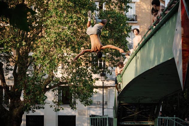 Parisians Swim In The Canal Saint-Martin To Escape The Heatwave A young man performs a backflip off a bridge over the Canal Saint-Martin, watched by spectators gathered on the parapet in Paris, France, on June 26, 2026. Parisians swim to cool off during the intense heatwave that has placed the capital under a red alert. Paris France  Copyright: xSamuelxBoivinx originalFilename: boivin-notitle260626_np3M2.jpg