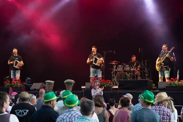 Seerugge Feger live at the Gatschiefer Volks und Schlager Open Air in Prättigau at the Open Air Arena at the Bündelti School in Klosters, June 26, 2026 Foto:xA.xRaemyx xFuturexImagex gatschiefer_openair_6620