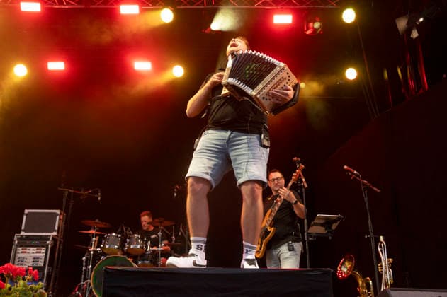 Seerugge Feger live at the Gatschiefer Volks und Schlager Open Air in Prättigau at the Open Air Arena at the Bündelti School in Klosters, June 26, 2026 Foto:xA.xRaemyx xFuturexImagex gatschiefer_openair_6632