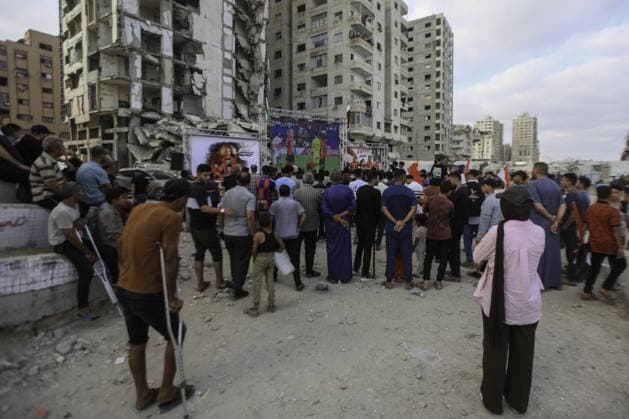 RECORD DATE NOT STATED Palestinians watch the Iran-Egypt match on giant screens set up amid the rubble Palestinians holding flags gather to watch the 2026 FIFA World Cup First Stage Group G match between Egypt and Iran on a giant screen set up among the rubble of destroyed buildings despite Israel s ongoing attacks in Gaza City. Credit: Hashem Zimmo TheNews2(Foto: Hashem Zimmo Thenews2 imago images) Palestinians watch the Iran-Egypt match on giant screens set up amid the rubble  Copyright: xHashemxZimmox