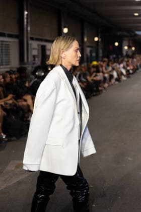 Sharon Stone walks the runway for the Men s Ready-to-Wear Spring Summer 2027 collection during Paris Fashion Week (PFW) on June 26, 2026. Florian Lavielle, Bestimage. Sharon Stone walks the runway for the Men s Ready-to-Wear Spring Summer 2027 collection during Paris Fashion Week (PFW) on June 26, 2026, in Paris, France  Copyright: xFlorianxLaviellex xBestimagexFlorianxLaviellex xBestimagex