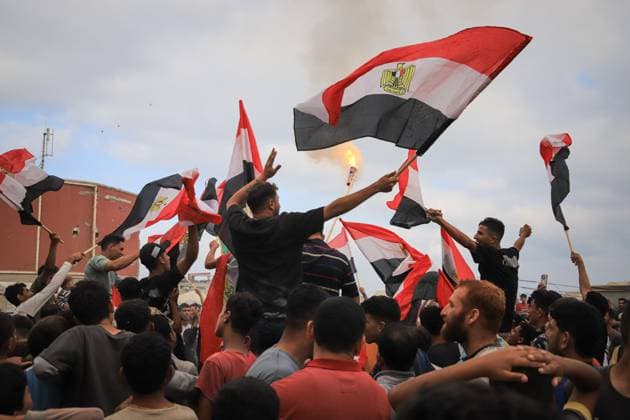 Displaced Gazans Watch Egypt-Iran World Cup Match Amid War Devastation GAZA, PALESTINE JUNE 27: Palestinians watch the FIFA World Cup 2026 match between Egypt and Iran among tents and the widespread destruction caused by the ongoing war in the Gaza Strip on the morning of June 27, 2026. Despite displacement and harsh humanitarian conditions, residents gather to follow the tournament as football offers a brief escape from daily hardships. Gaza Palestine, State of Copyright: x xMohammedxMxSkaikx xJNAxPressx