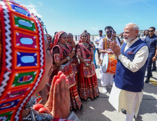 RECORD DATE NOT STATED Prime Minister Narendra Modi receives a warm welcome from the Indian diaspora Victoria Seychelles , Jun 27 (ANI): Prime Minister Narendra Modi receives a warm welcome from the Indian diaspora, at the airport, in Victoria on Saturday. (Narendra Modi Photo Gallery ANI Photo) Victoria Seychelles Copyright: xANIx ANI_20260627185