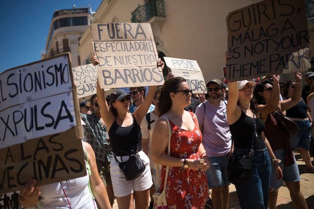 June 27, 2026, Malaga, Spain: Protesters seen holding placards in support of neighborhoods as they take part in a demonstration in favor of decent housing. Social organisations and community groups belonging to the Malaga para Vivir platform have denounced the growing difficulty of accessing decent housing due to rising rates and the increasing cost of living in the city. As a result, they are calling for a general strike over the housing crisis. Malaga Spain  - ZUMAs197 20260627_aaa_s197_009 Copyright: xJesusxMeridax
