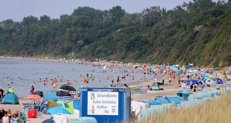 Ostseebad Rerik Rerik 27..06.2026 Ostseebad Hitze an der Ostseeküste in Rerik Heute 37 Grad gemessen von der DLRG Rerik Ort Mecklenburg-Vorpommern Deutschland *** Rerik, a Baltic Sea resort Rerik, June 27, 2026 Heatwave on the Baltic Sea coast in Rerik Today: 37 degrees, as measured by the DLRG Rerik Location: Mecklenburg-Western Pomerania, Germany