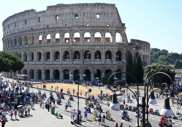 (260627) -- ROME, June 27, 2026 -- Vespa enthusiasts parade around the Colosseum during a celebration marking the 80th anniversary of the iconic Italian brand of scooters, in Rome, Italy, on June 27, 2026. (Photo by Xinhua) ITALY-ROME-VESPA SCOOTER-PARADE AlbertoxLingria 