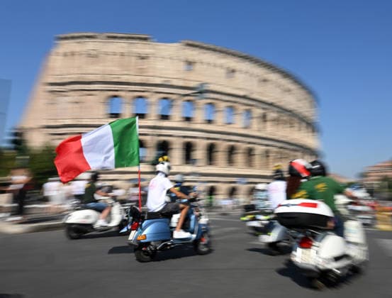 (260627) -- ROME, June 27, 2026 -- Vespa enthusiasts parade around the Colosseum during a celebration marking the 80th anniversary of the iconic Italian brand of scooters, in Rome, Italy, on June 27, 2026. (Photo by Xinhua) ITALY-ROME-VESPA SCOOTER-PARADE AlbertoxLingria 