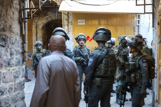 Israeli settlers carry out raid on Hebron HEBRON, WEST BANK, PALESTINE - JUNE 27: Israeli settlers, under the protection of Israeli forces, enter the Old City of Hebron, West Bank, Palestine on June 27, 2026. During the raid, Israeli forces blocked entrances and exits with metal barriers, significantly restricting the movement of Palestinians in the area. Mamoun Wazwaz Anadolu Hebron West Bank. Editorial use only. Please get in touch for any other usage.  Copyright: x2026xAnadoluxMamounxWazwazx