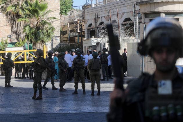 Israeli settlers carry out raid on Hebron HEBRON, WEST BANK, PALESTINE - JUNE 27: Israeli settlers, under the protection of Israeli forces, enter the Old City of Hebron, West Bank, Palestine on June 27, 2026. During the raid, Israeli forces blocked entrances and exits with metal barriers, significantly restricting the movement of Palestinians in the area. Mamoun Wazwaz Anadolu Hebron West Bank. Editorial use only. Please get in touch for any other usage.  Copyright: x2026xAnadoluxMamounxWazwazx
