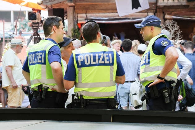 27.06.2026 Basel Schweiz.Hitzewelle Hitze Eidgenoessisches Jodlerfest Basel Bild ,Basler Stadtpolizei. Polizei *** June 27, 2026 Basel, Switzerland Heat wave Heat Swiss Yodeling Festival Basel Photo, Basel City Police Police 