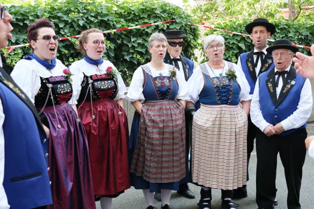 27.06.2026 Basel Schweiz.Hitzewelle Hitze Eidgenoessisches Jodlerfest Basel Bild ,Jodler in Aktion. *** June 27, 2026 Basel, Switzerland Heat wave Heat Swiss Yodeling Festival in Basel Photo: Yodeler in action 